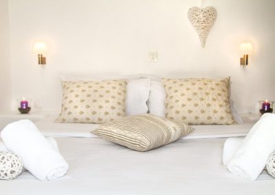 santorini double room king size bed