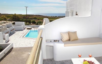Where Can Your Family and Friends Stay for Your Wedding in Santorini?